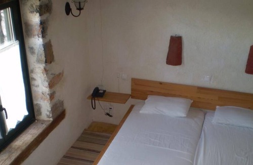 Vamvakou Hotel | Arachovitika Kalivia