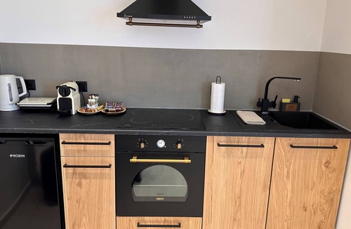 Adamas Apartment | Aristotle Suites, Aura