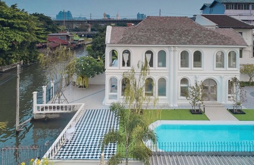 Phasi Charoen Villa | Arpo Pool Villa Riverside Bangkok