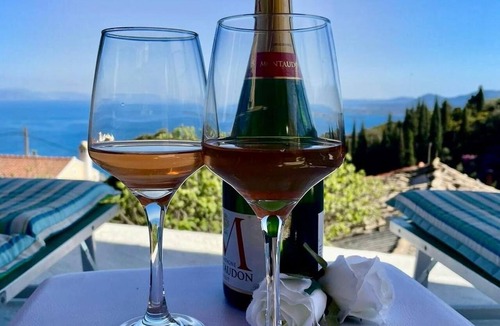 Spartylas House | Art House Seaview & Jacuzzi Spartylas Sleeps 4