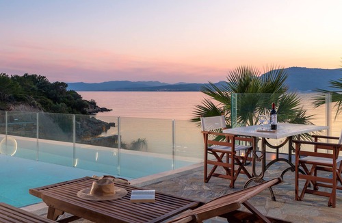 Pefkos House | Arte Pefki Beachfront Suites