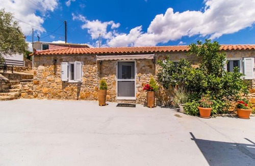 Lirkia House | Artemis Cottage Home