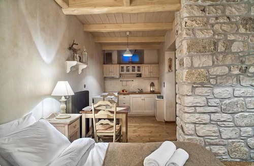 Aristi Hotel | Artsistas Houses