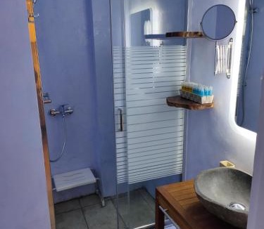 Palaio Faliro Apartment | Athens Riviera apt with seaview, 15' to Acropolis