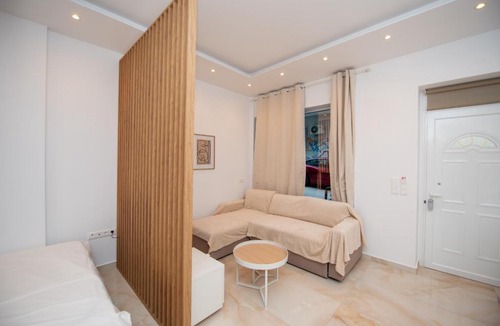 Thissio Apartment | Athens Thiseio metro stop 12 min to the Acropolis