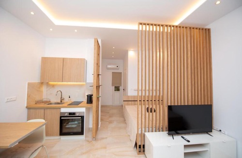 Thissio Apartment | Athens Thiseio metro stop 12 min to the Acropolis