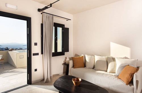 Pyrgos Apartment | Avento Luxury Suites