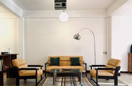 Huay Kaew Apartment | B Wes - Vintage Entire House with rooftop Near Nimman and Old Town