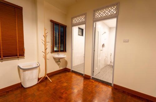 Samran Rat Hostel | Baan Batra Heritage Suite