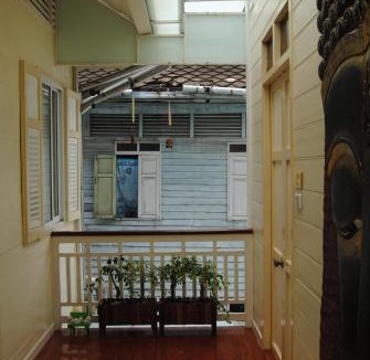 Wat Bowon Niwet Hostel | Baan Dinso