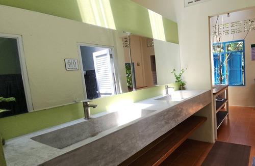 Na Thon Hostel | Baan Hinlad Home and Hostel