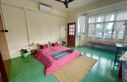 Talat Noi Hostel | Baan KhaoSoi - Private room in a rooftop hostel 4th floor