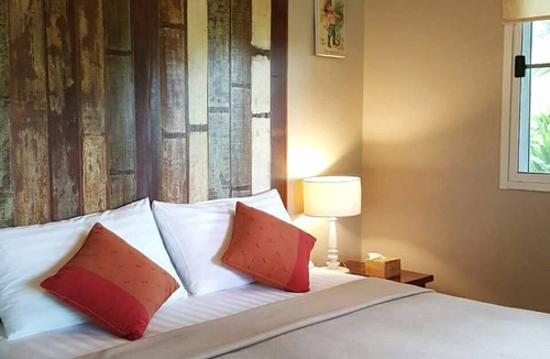 Suan Phueng Hotel | Baan Phuchalianglom