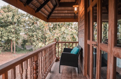 Hang Dong House | Baanchandra Old Barn House .