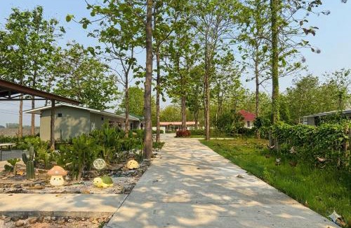 Khlong Lan Hotel | Ban Tew Kao