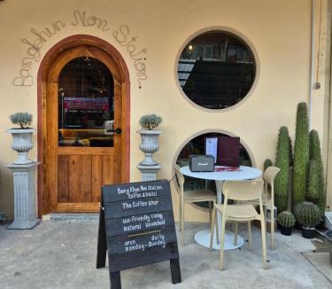 Bangkok Noi Hostel | Bangkhunnon Station Hostel