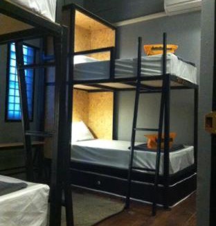 Wang Burapha Phirom Hostel | Bangkok Bed and Bike