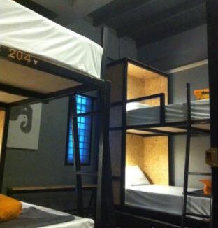Wang Burapha Phirom Hostel | Bangkok Bed and Bike