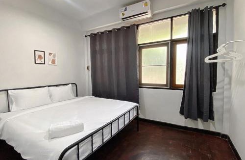 San Chao Pho Suea Apartment | Bao The Giant Swing เบา เสาชิงช้า