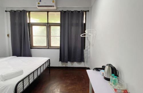 San Chao Pho Suea Apartment | Bao The Giant Swing เบา เสาชิงช้า