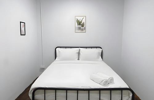 San Chao Pho Suea Apartment | Bao The Giant Swing เบา เสาชิงช้า