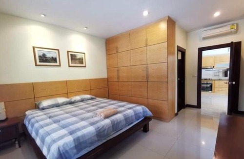 Central Pattaya Villa | Baronial Pool Villas