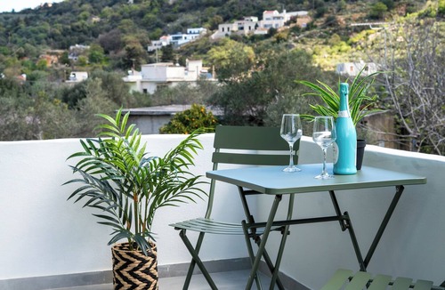 Monopari Apartment | Basil Leaf - Minimal View Retreat