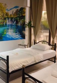 Bang Tao House | Batikseafood Airport & Room
