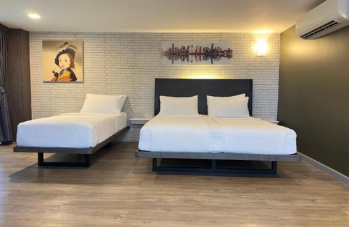 Suan Luang Hotel | BB Glass House Pattanakrn บีบี กลาสเฮ้าส์ พัฒนาการ