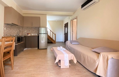 Skaloma Apartment | Beach front apartment in Nafpaktos with WiFi