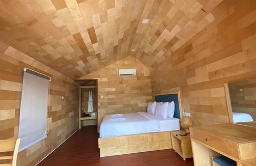 Koh Rong Resort | Beach just a few steps away, offering easy access to the island’s attractions.
