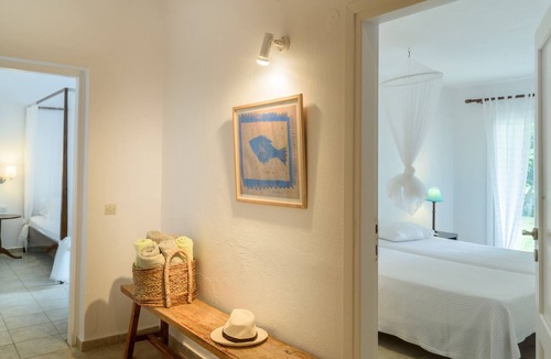 Kanapitsa Villa | Beachfront 3-bedroom Villa at Vromolimnos Beach