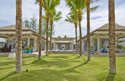 Bophut Villa | Beachfront Balinese Villa Mia w. Chef