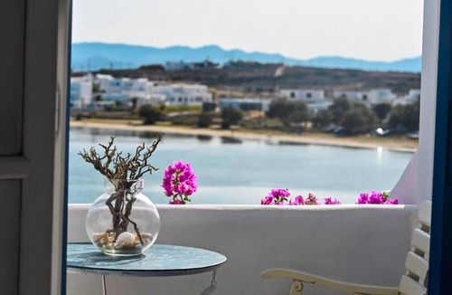 Naousa Bed & Breakfast | Beachfront Bocamviglies Room/Naoussa Cycladic Nest