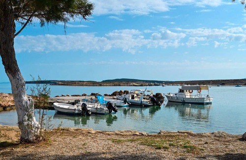 Naousa Bed & Breakfast | Beachfront Bocamviglies Room/Naoussa Cycladic Nest