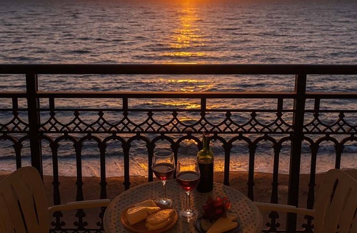 Agia Pelagia Apartment | Beachfront Panorama Apartm - Kythira Seaside Gem