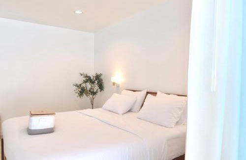 Ban Bang Saen Apartment | Beachfront Pool Access Apartment FREE Disney Plus