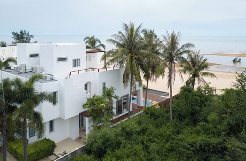Bo Nok Villa | Beachfront 3BR Villa in Kuiburi – Private Pool & Ocean Views