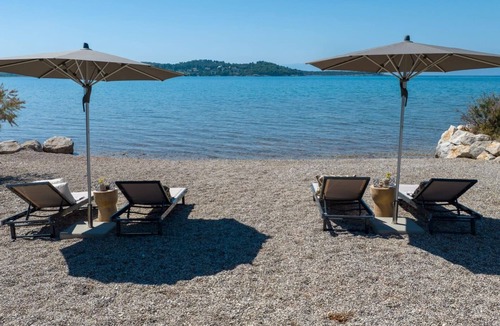 Kilada House | Beachfront Villa Oneiro with Sea Views, Villa