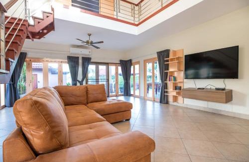 Ban Saiyuan Villa | Beautiful 5BR Villa Felicity, Pool & Garden, near Naiharn