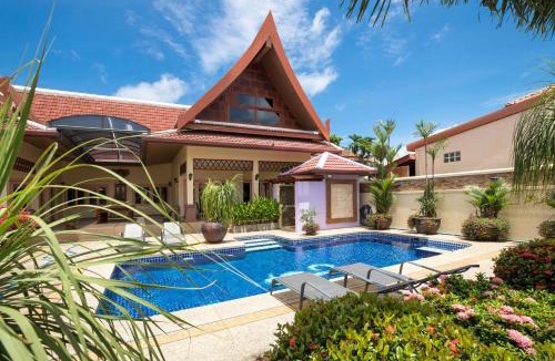 Ban Saiyuan Villa | Beautiful 5BR Villa Felicity, Pool & Garden, near Naiharn