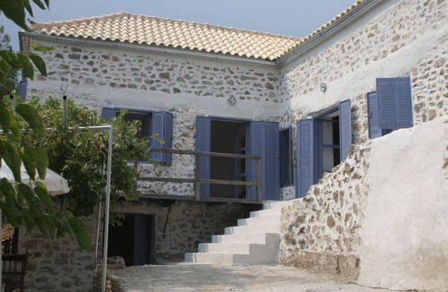 Gythio Villa | BEAUTIFUL ROMANTIC OLD STONE HOUSE, SEA VIEW, PRICACY
