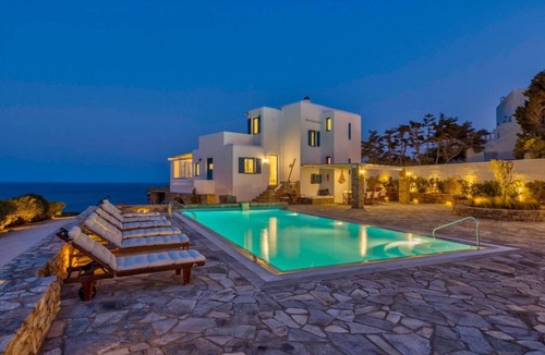 Antiparos House | Beautiful summer villa surrounded by the sea