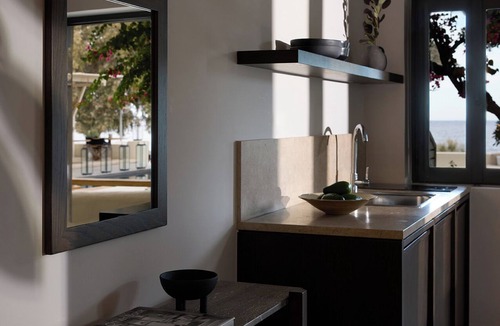 Kamari Hotel | Bellonias Villas