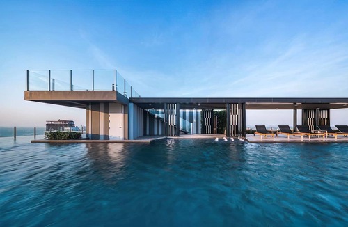 Pattaya Bay Apartment | Best Location of Pattaya, Sky Pool, Next To Beach