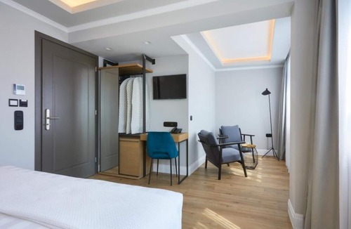 Psirri Apartment | BHA011- C - Suite Athens