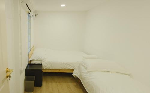 Silom Apartment | Big unit for 8 people, city center Silom