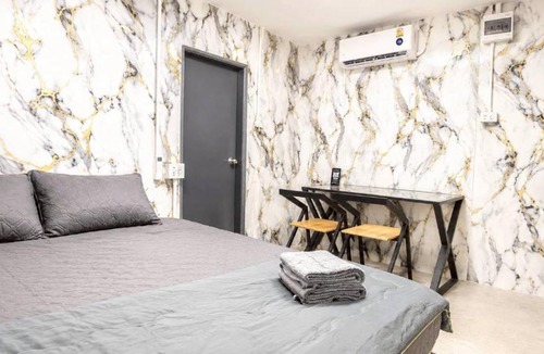 Wang Chin Bed & Breakfast | Black Box Steak lounge and Hotel