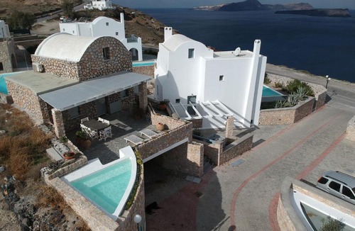 Akrotiri Villa | Black Gem Villa - Private Heated Jacuzzi & Caldera View