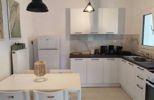 Alexandroupoli Apartment | Black N' White Cozy Housegarden
